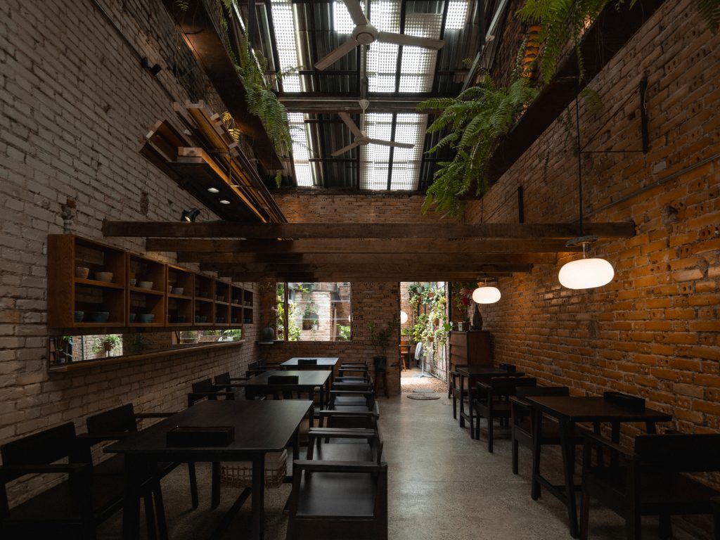 O Plantebasert tonn som Dam Cafe Restaurant / Xưởng Xép